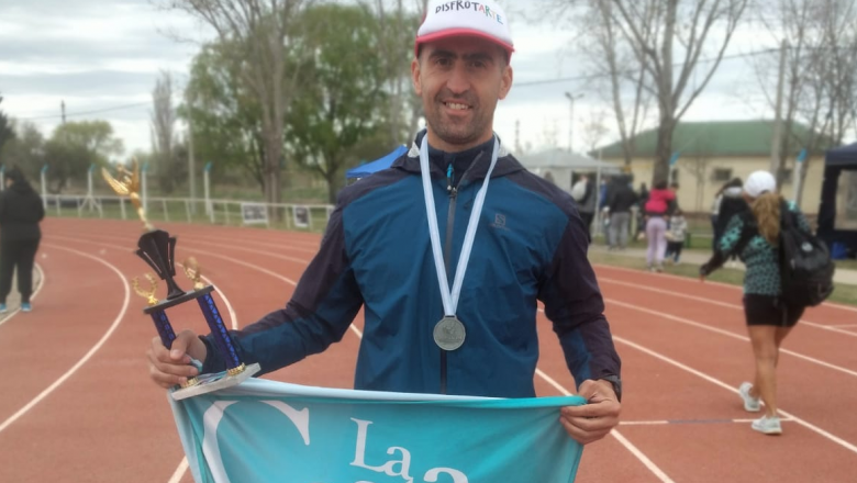 El ultramaratonista Sebastián Bonissone subió al podio en la fecha de La Pampa