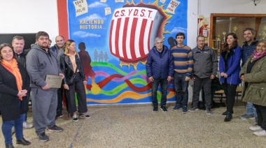 El Club Social y Deportivo Santa Teresita celebró su 73º aniversario y presentó un mural en su sede